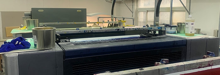 畫冊(cè)印刷中光澤度是如何進(jìn)行制作生產(chǎn)出來的？(圖1)